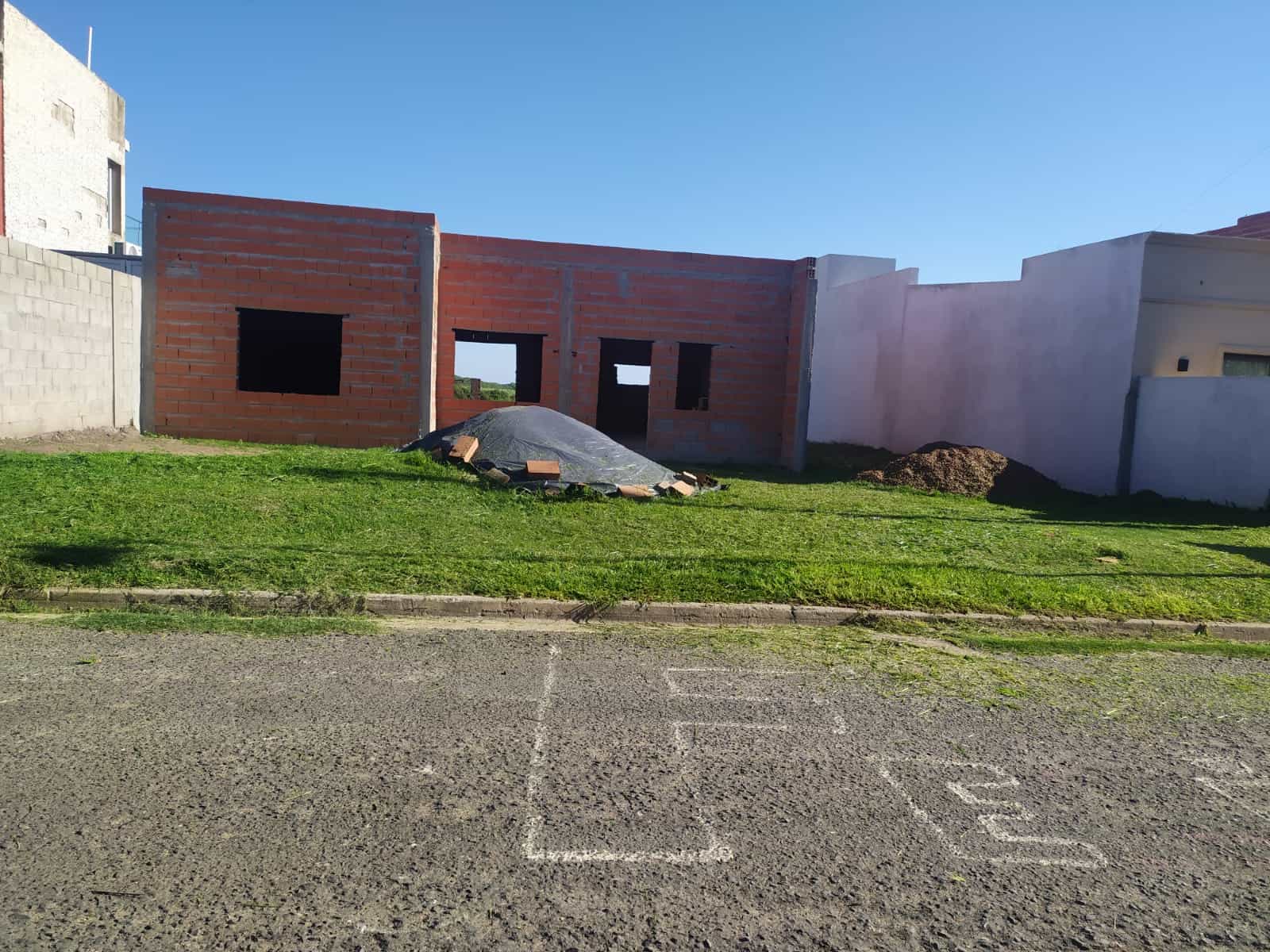 CASA A TERMINAR DE CONSTRUIR 
