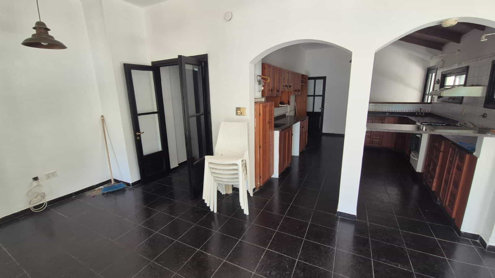 Imagen de la propiedad CASA CENTRICA DOS PLANTAS EN VENTA 