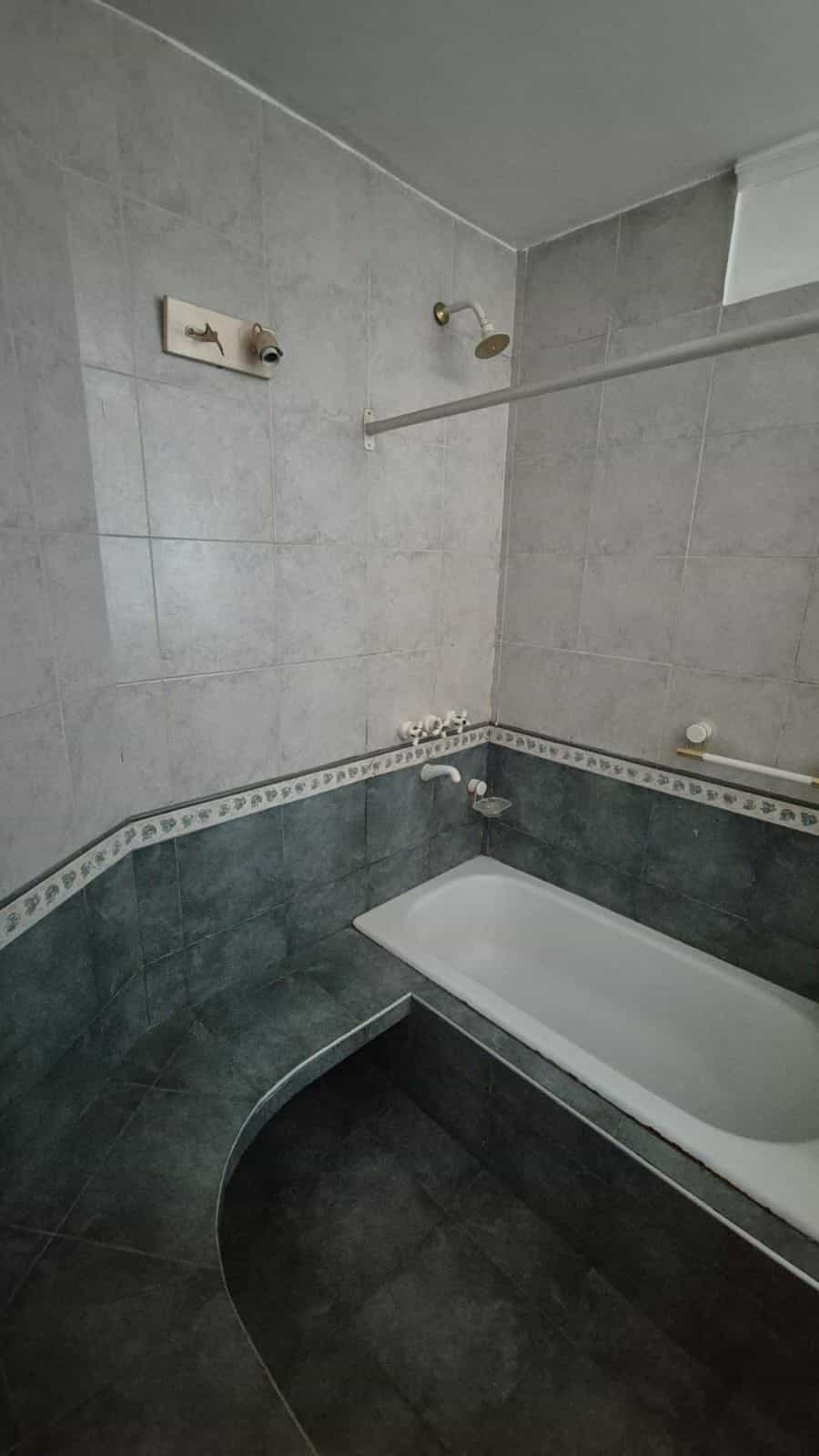 Imagen de la propiedad CASA CENTRICA DOS PLANTAS EN VENTA 