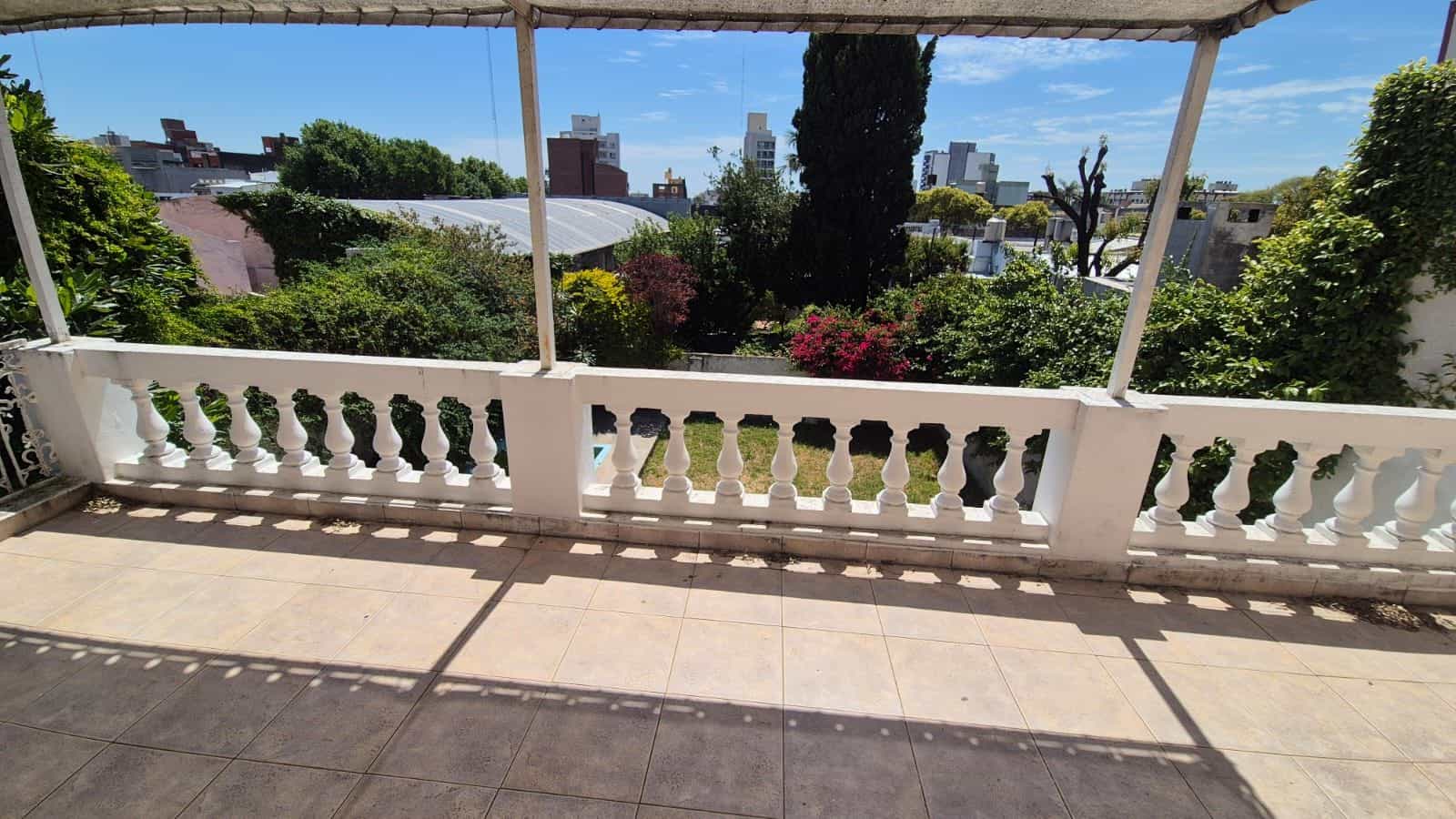 Imagen de la propiedad CASA CENTRICA DOS PLANTAS EN VENTA 