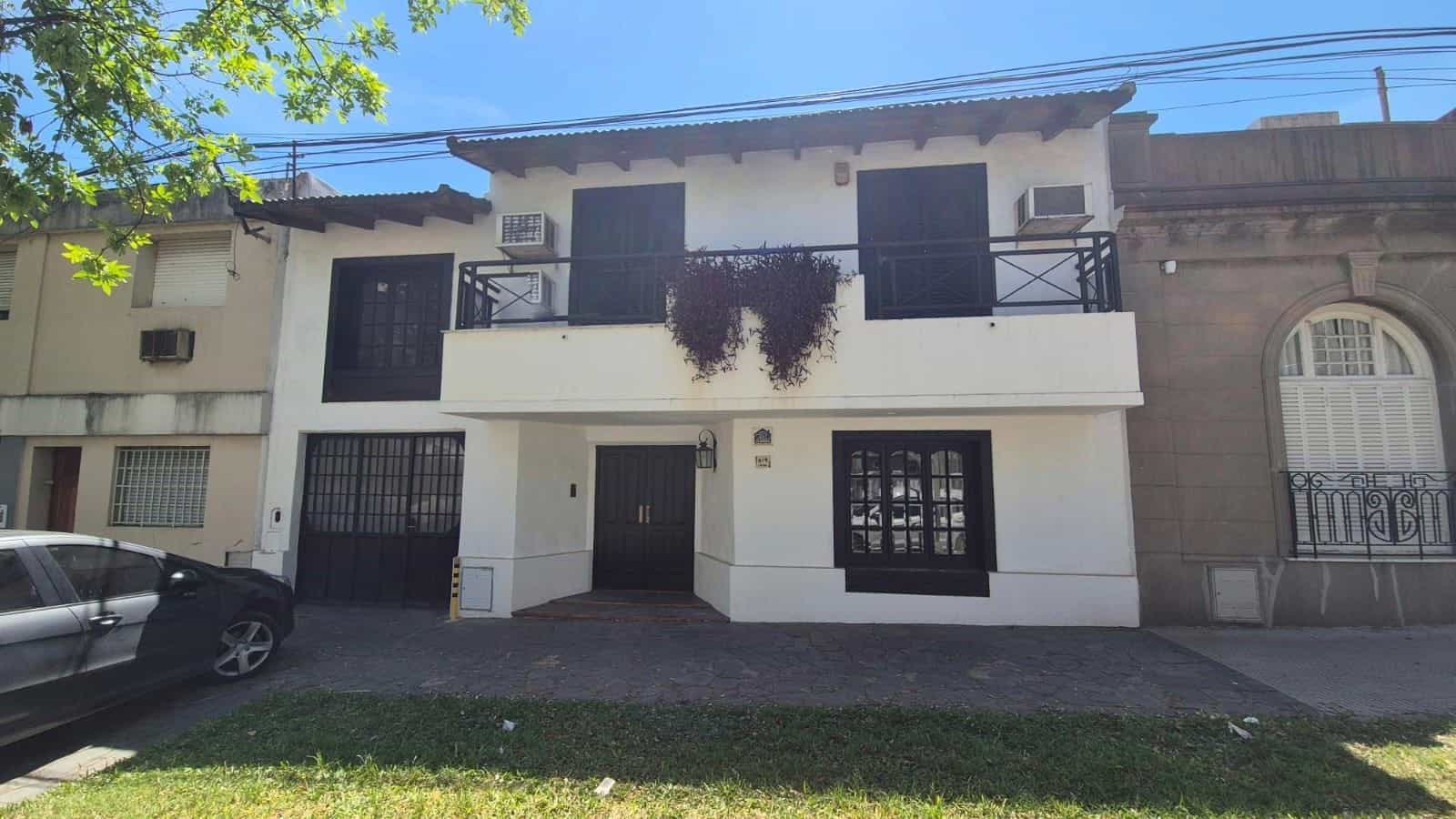 CASA CENTRICA DOS PLANTAS EN VENTA 