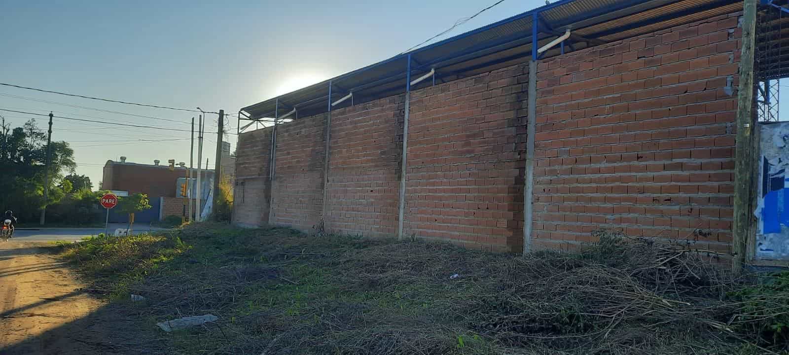 Imagen de la propiedad SALÓN / GALPÓN EN VENTA CON TINGLADO A TERMINAR – ESQUINA ESTRATÉGICA