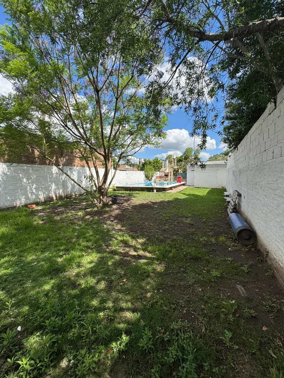 Imagen de la propiedad CASA + DEPARTAMENTO CON PILETA EN VENTA
