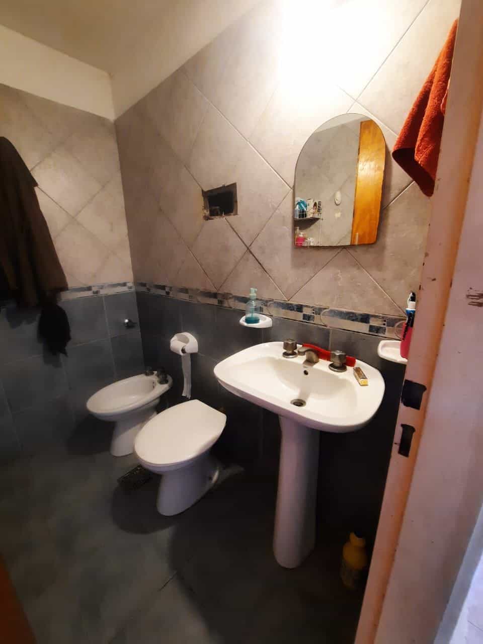 Imagen de la propiedad CASA DE DOS PLANTAS A LA VENTA (APTO CREDITO)