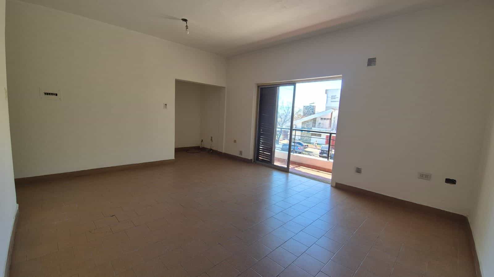 Imagen de la propiedad CASA EN VENTA - AV. RAMIREZ