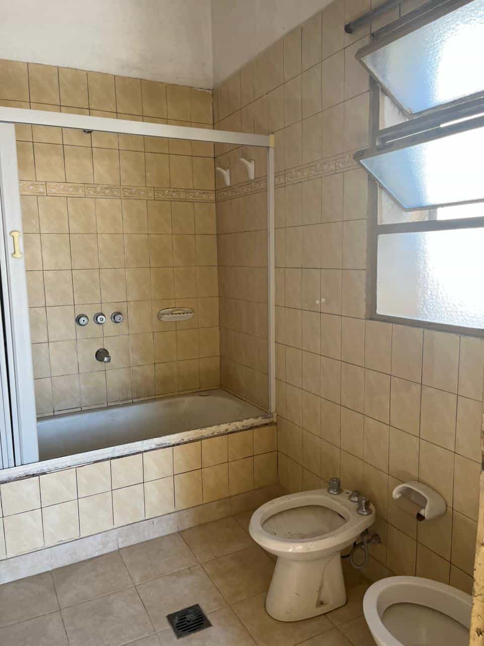 Imagen de la propiedad SE VENDE CASA EN MICROCENTRO (APTA CREDITO)