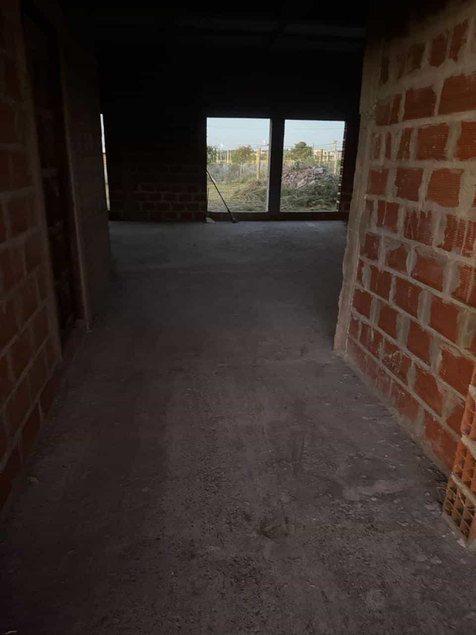 Imagen de la propiedad TERRENO CON CASA A TERMINAR EN VENTA