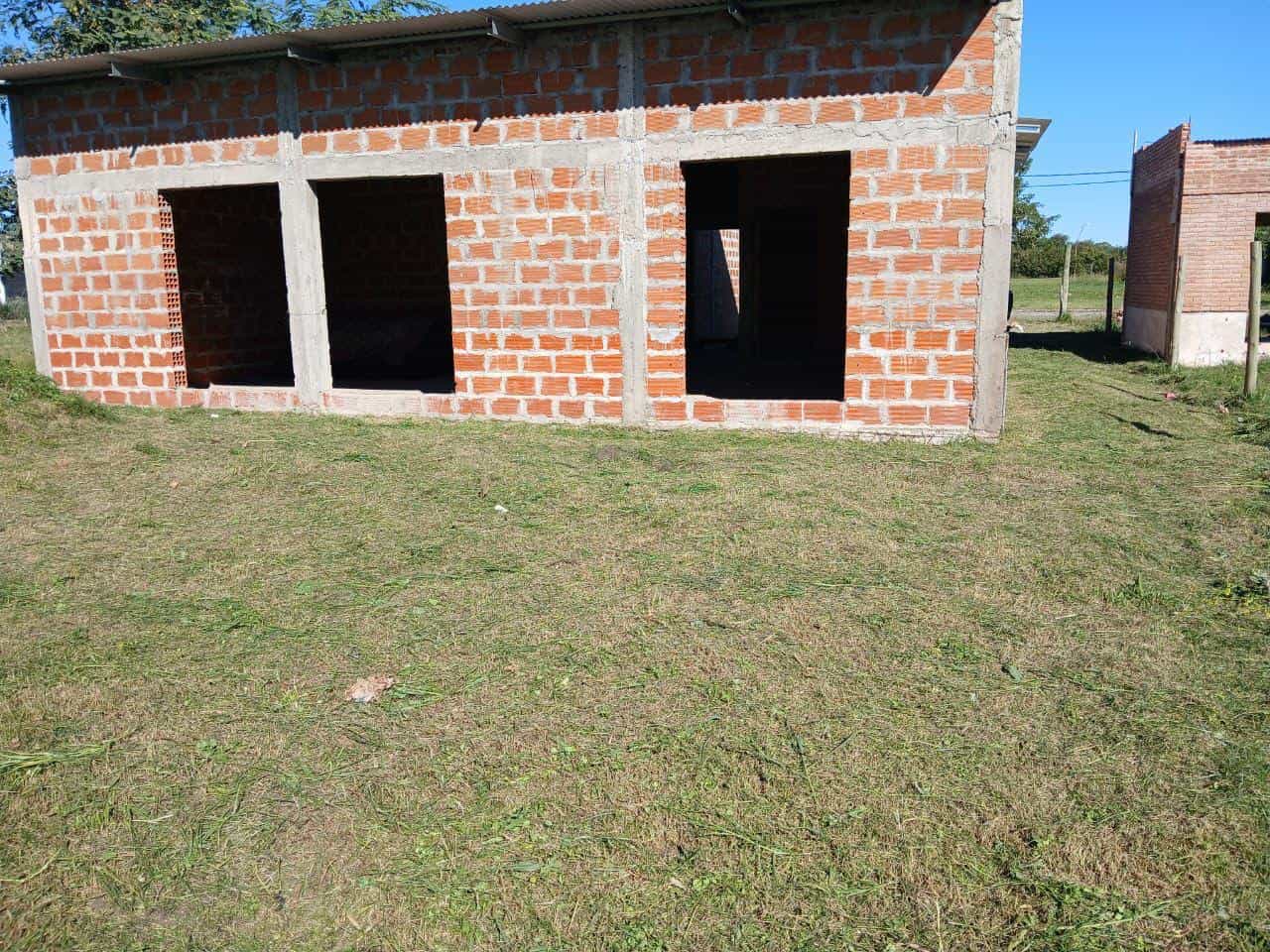 Imagen de la propiedad TERRENO CON CASA A TERMINAR EN VENTA