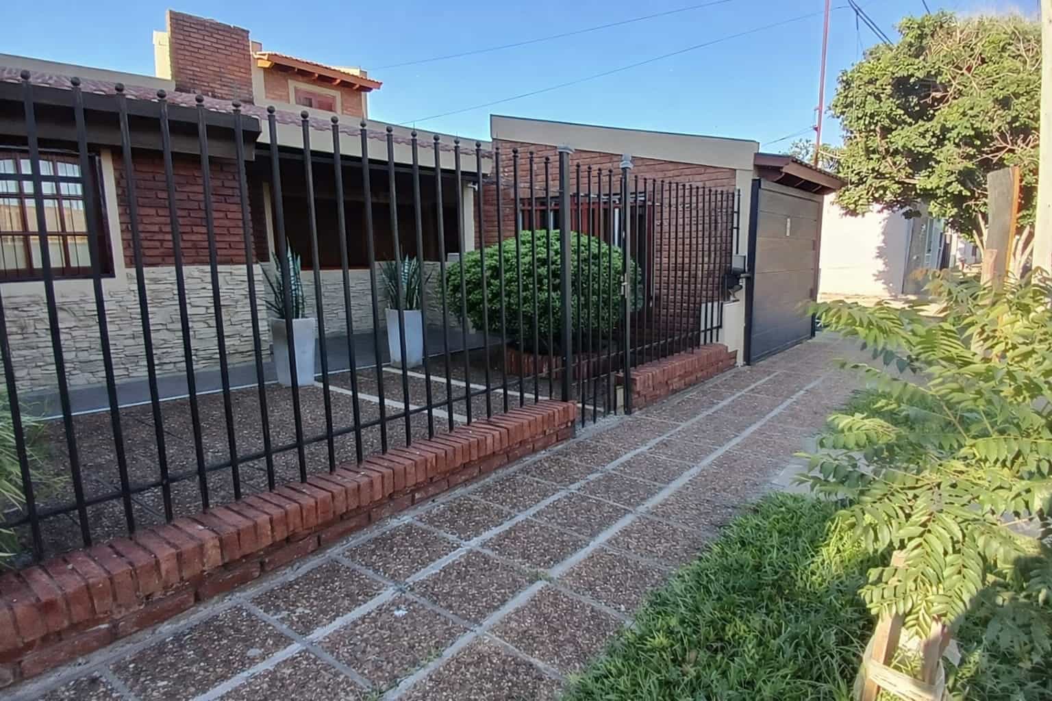 CASA EN VENTA - VILLA SEGUÍ