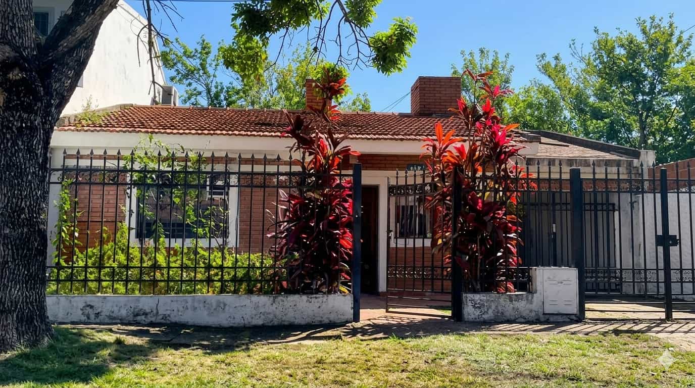 CASA EN VENTA – PARANÁ (APTA CREDITO)