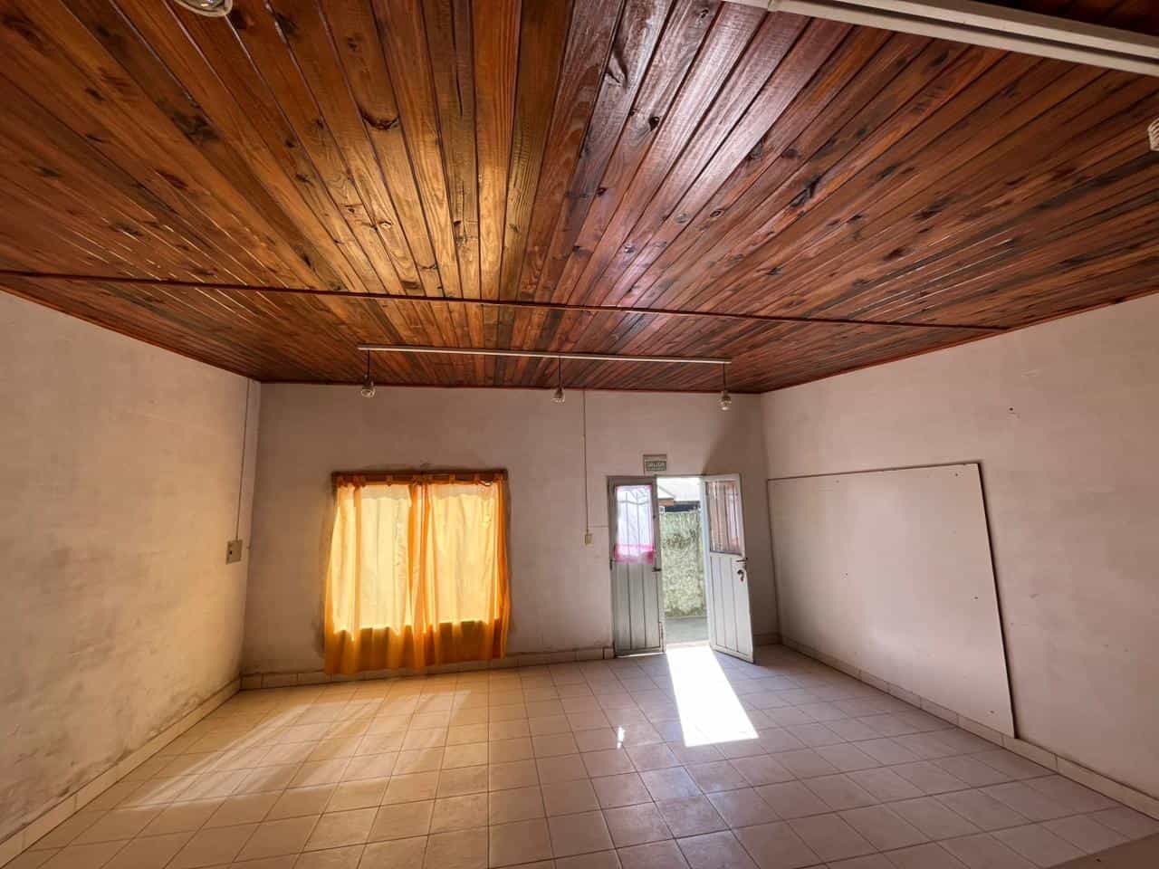 SALON EN VENTA - SAN BENITO