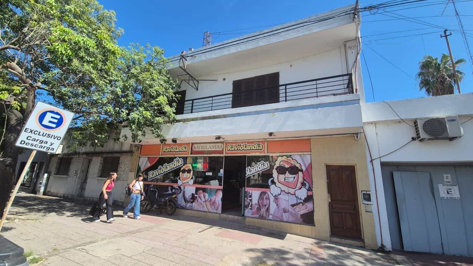 CASA EN VENTA - AV. RAMIREZ