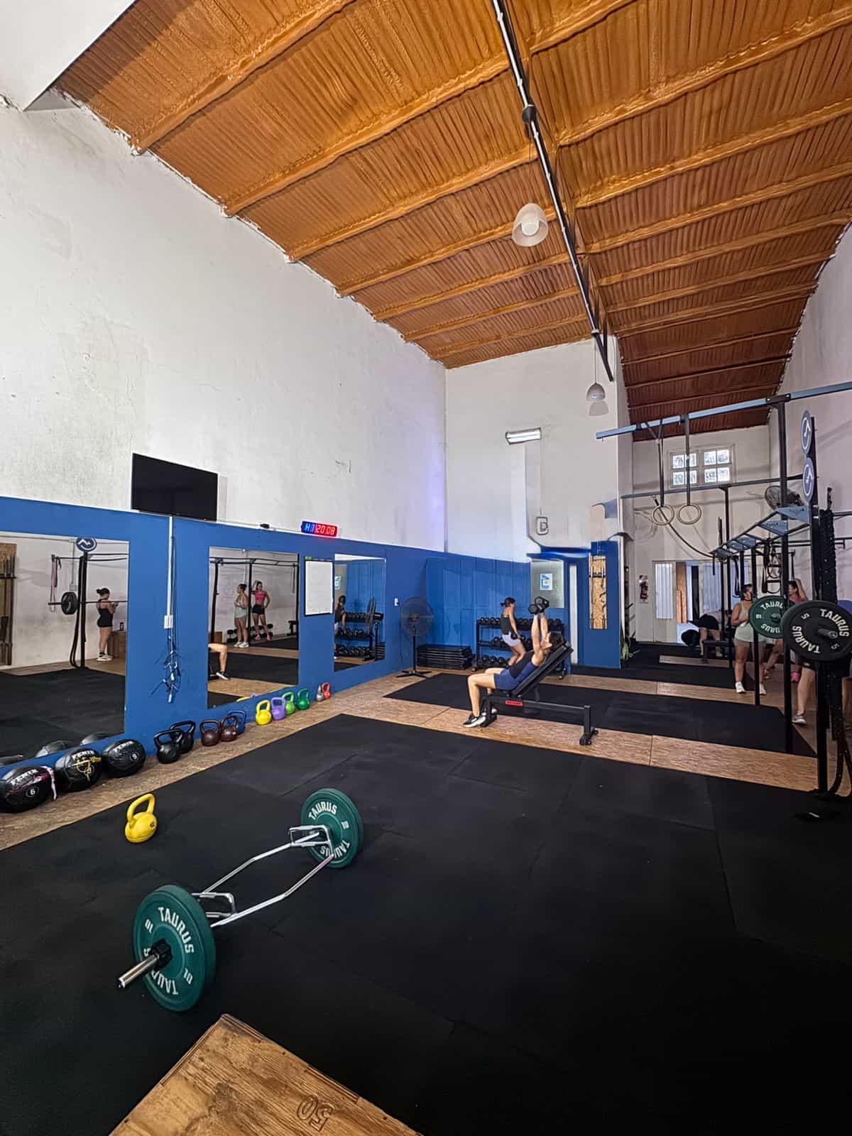 Imagen de la propiedad  VENTA AMPLIO LOCAL / GALPÓN