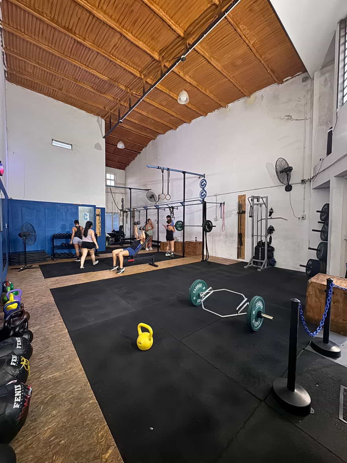 Imagen de la propiedad  VENTA AMPLIO LOCAL / GALPÓN