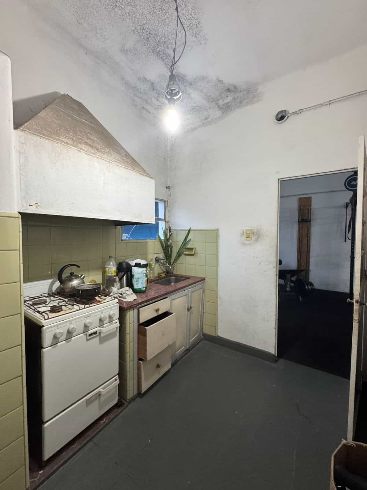 Imagen de la propiedad  VENTA AMPLIO LOCAL / GALPÓN