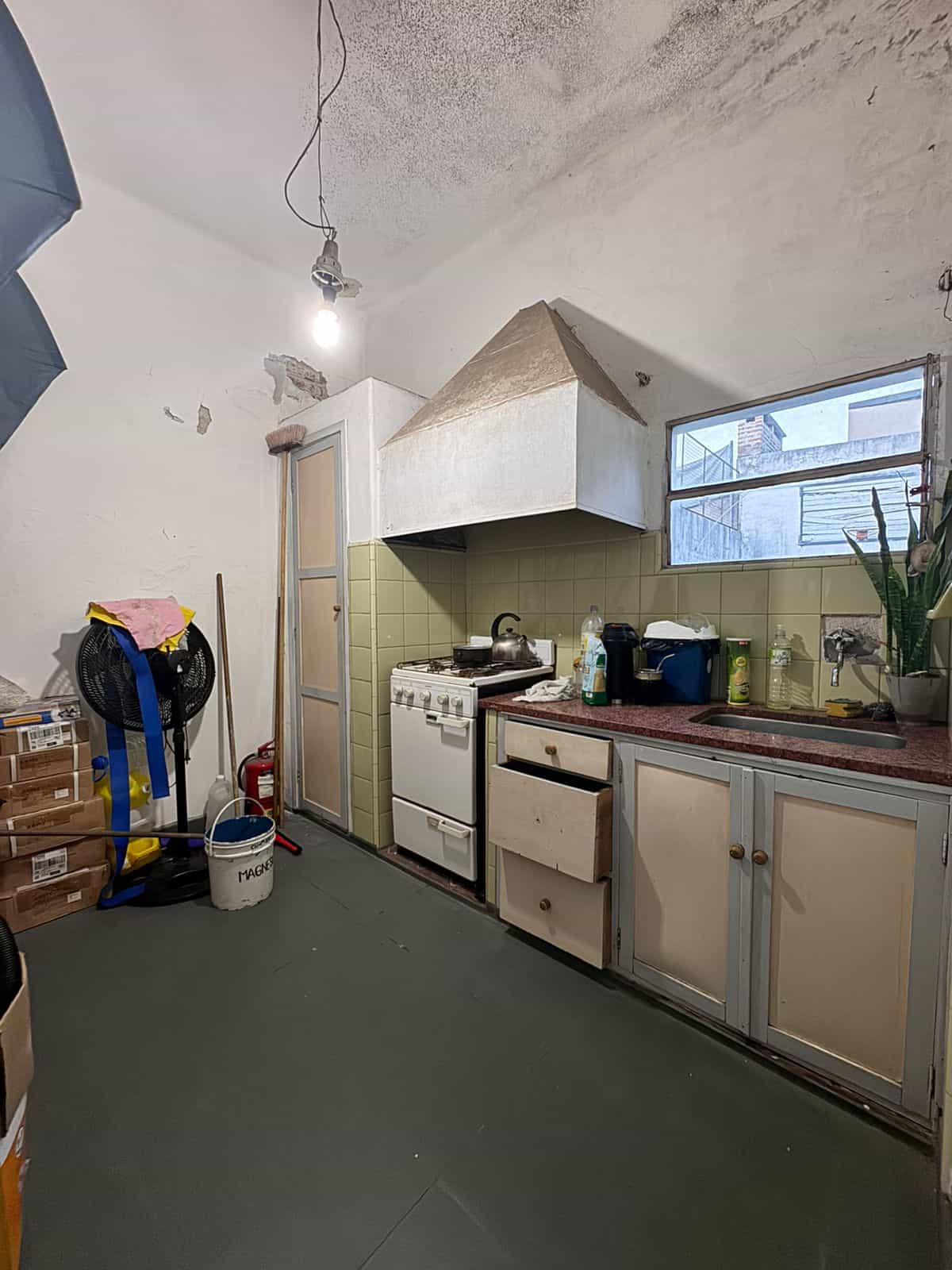 Imagen de la propiedad  VENTA AMPLIO LOCAL / GALPÓN