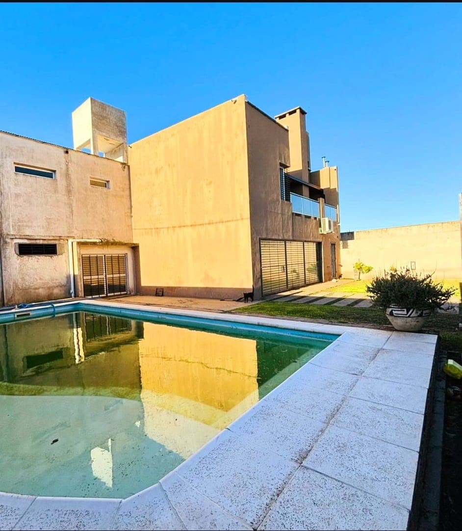 Imagen de la propiedad CASA EN VENTA ZONA AEROPUERTO 