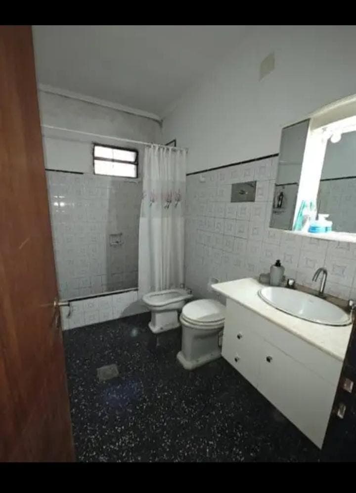 Imagen de la propiedad CASA EN VENTA DE 4 DORMITORIO (APTA CREDITO)