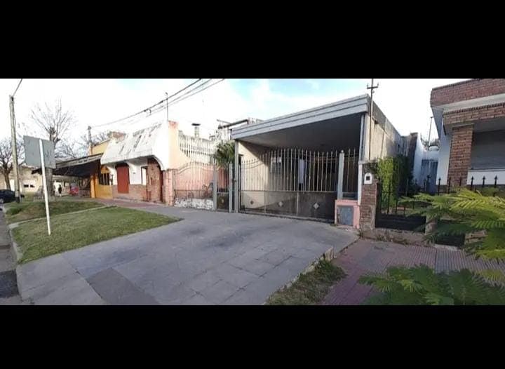 CASA EN VENTA DE 4 DORMITORIO (APTA CREDITO)