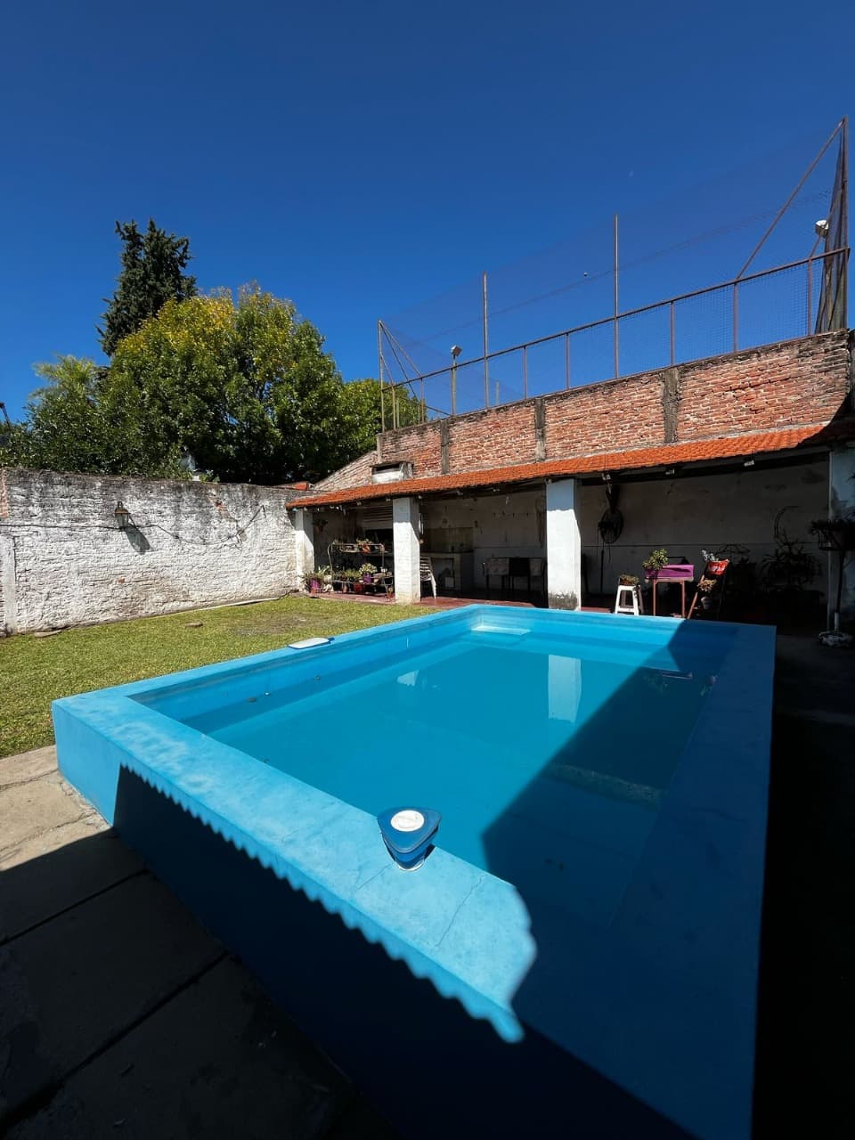 Imagen de la propiedad CASA EN VENTA CON PILETA + LOCAL COMERCIAL