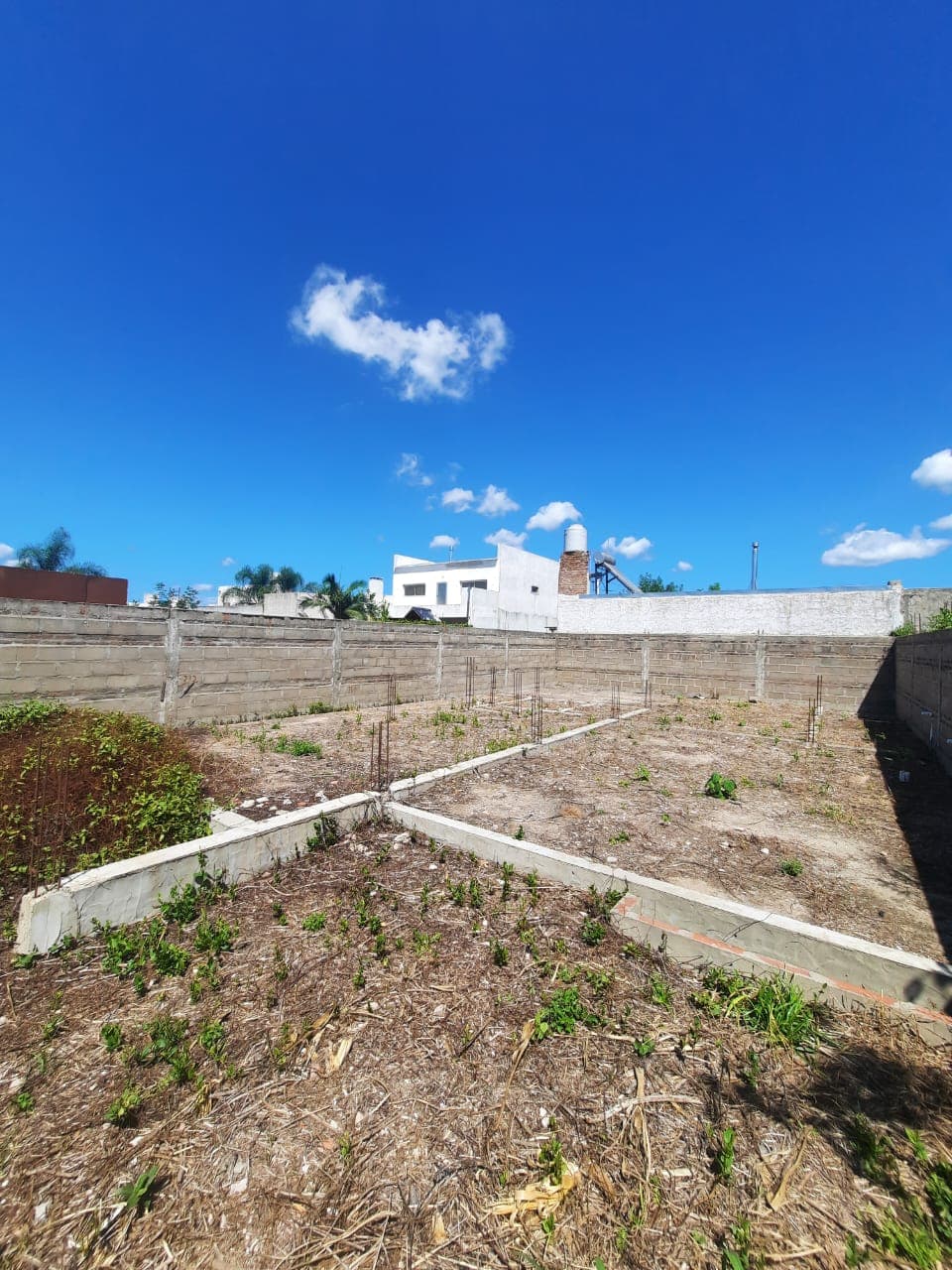 Imagen de la propiedad LOTE CON CIMIENTO EN VENTA 