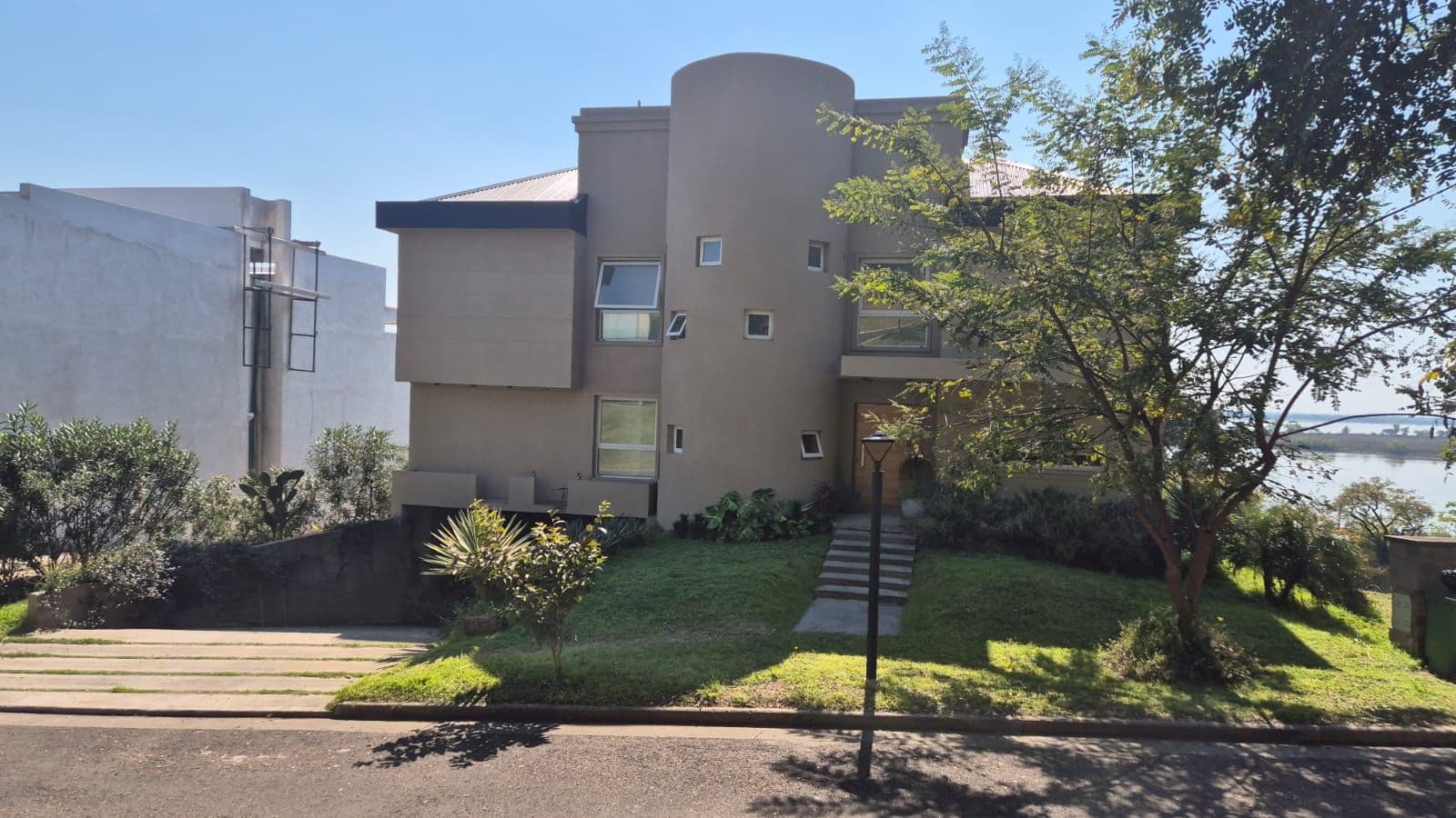 CASA EN VENTA EN BARRIO PRIVADO "PUERTO URQUIZA "