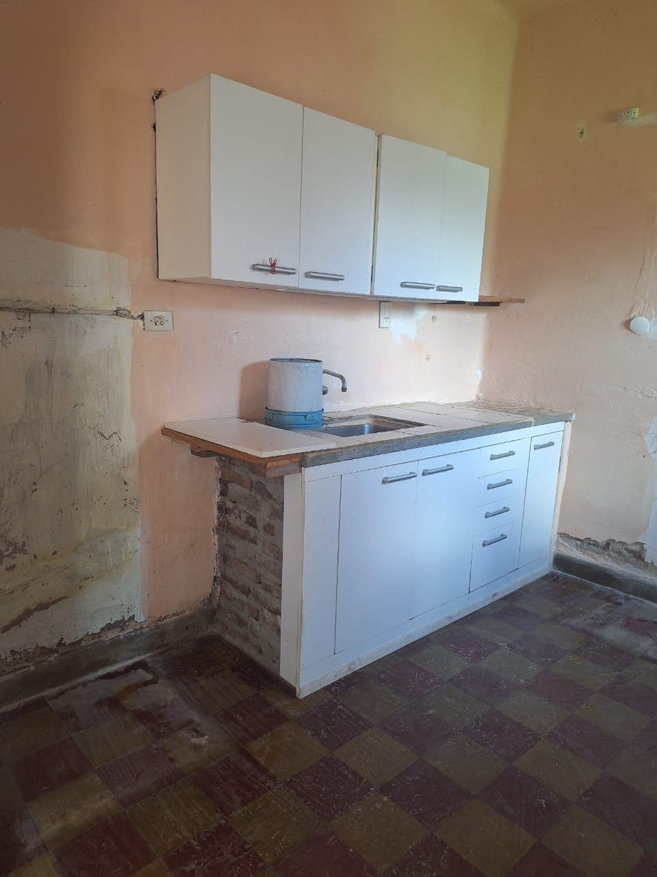 Imagen de la propiedad CASA EN VENTA A REFACCIONAR (APTA CREDITO)