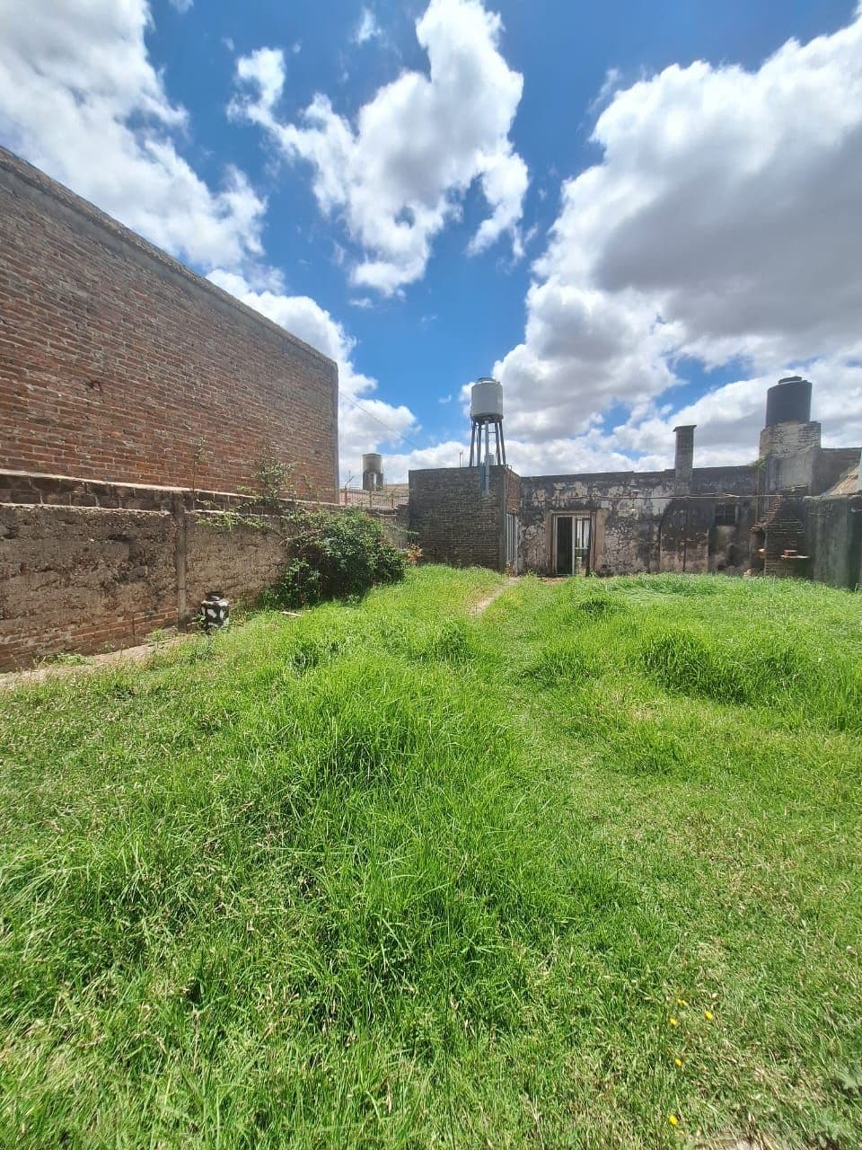 Imagen de la propiedad CASA EN VENTA A REFACCIONAR (APTA CREDITO)