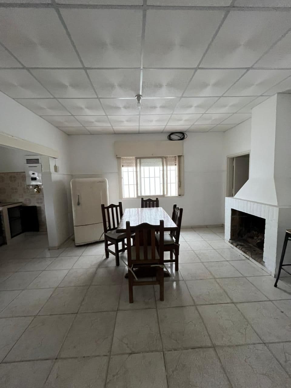 Imagen de la propiedad CASA EN VENTA CON GRAN TERRENO Y PATIO VERDE (APTA CREDITO)