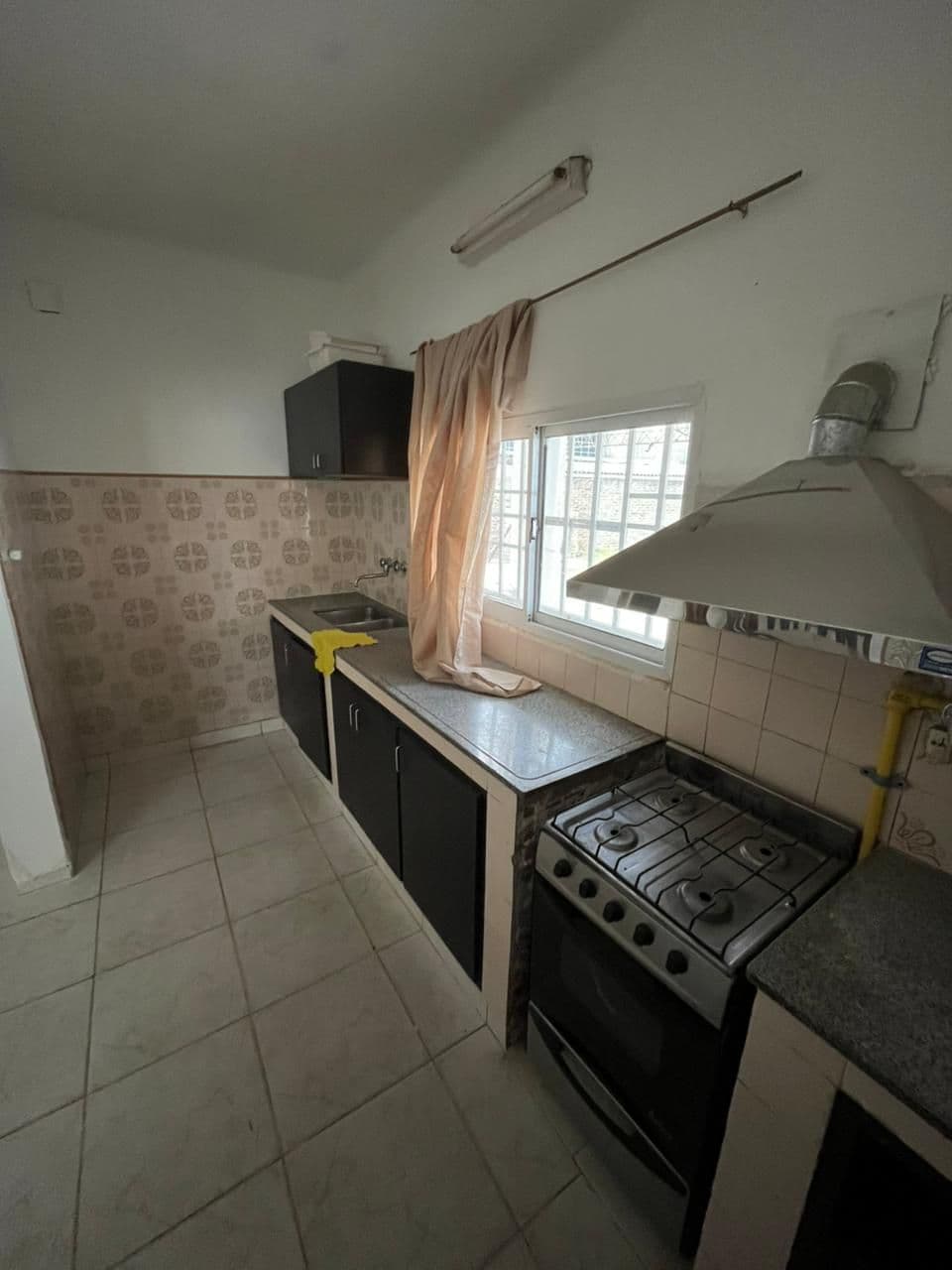 Imagen de la propiedad CASA EN VENTA CON GRAN TERRENO Y PATIO VERDE (APTA CREDITO)