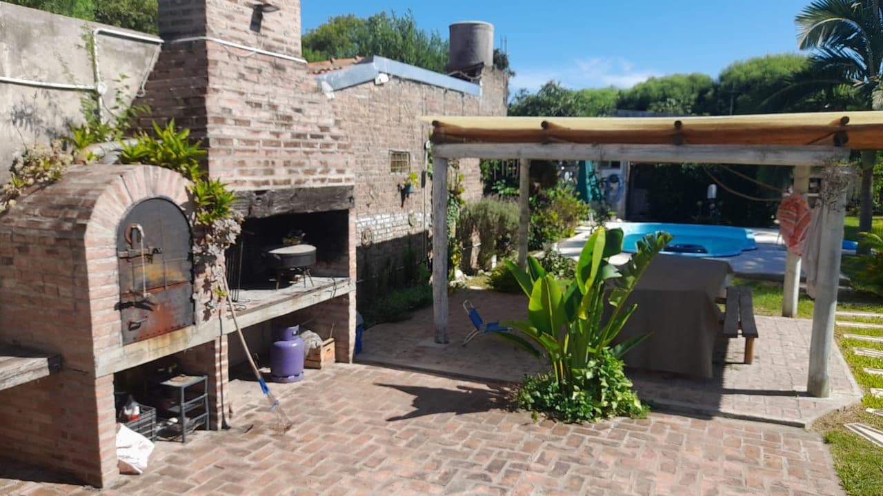 Imagen de la propiedad CASA DE DOS PLANTAS EN VENTA 