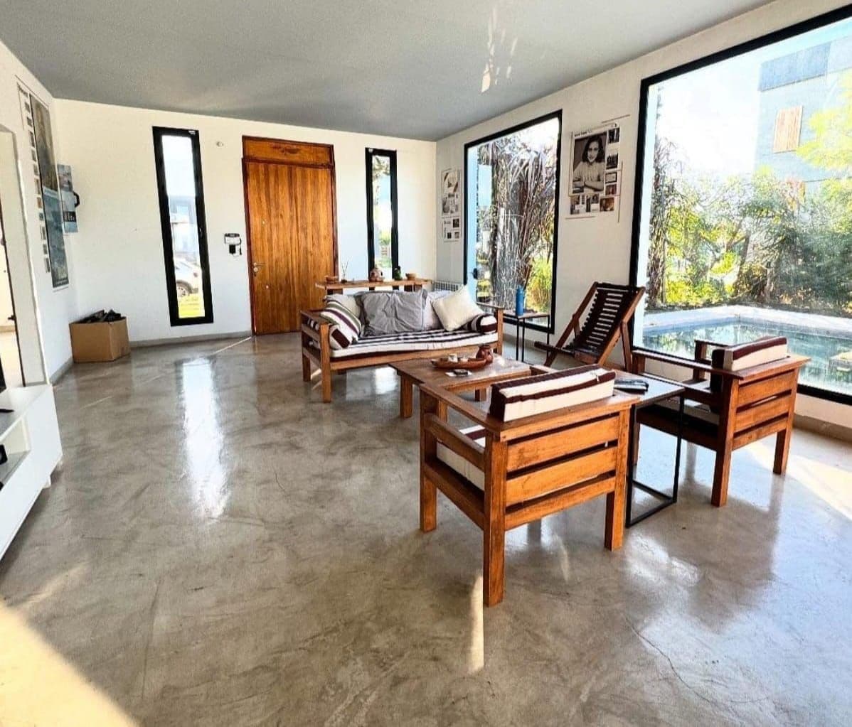 Imagen de la propiedad CASA EN VENTA VANGUARDISTA CON PISCINA