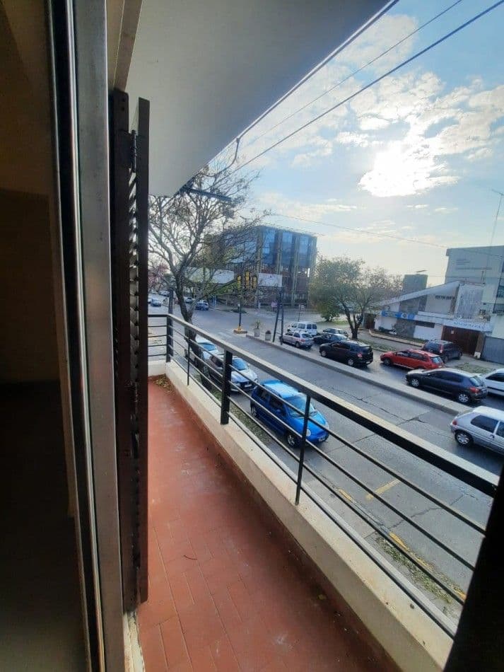 Imagen de la propiedad VENTA - PH 4 AMBIENTES - ZONA RAMIREZ Y 25 DE MAYO