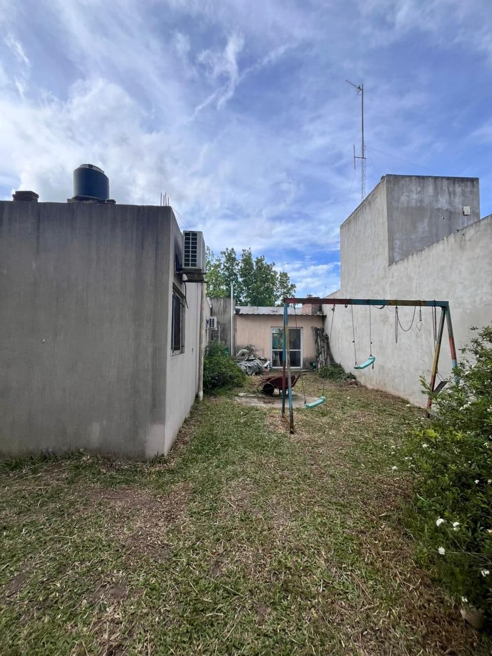 Imagen de la propiedad CASA EN VENTA CON TERRENO CALLE CHURRARIN 3200
