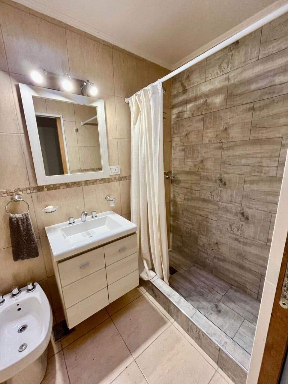 Imagen de la propiedad DÚPLEX EN VENTA – ZONA PARACAO, PARANÁ