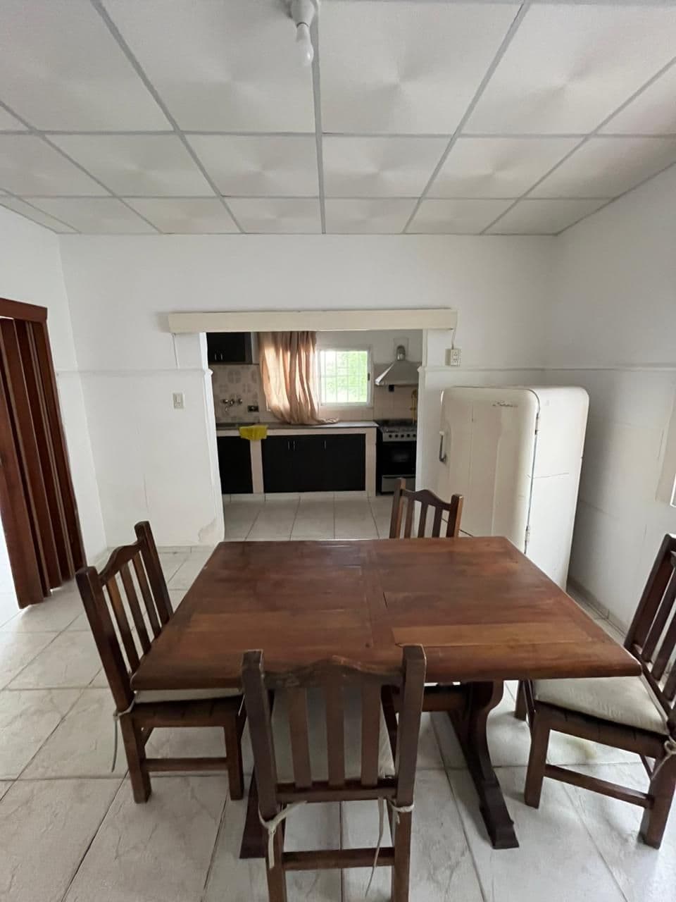 Imagen de la propiedad CASA EN VENTA CON GRAN TERRENO Y PATIO VERDE (APTA CREDITO)