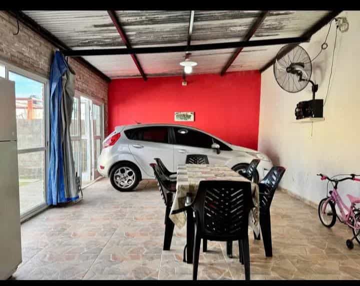 Imagen de la propiedad CASA EN VENTA CON PISCINA Y QUINCHO – COLONIA AVELLANEDA