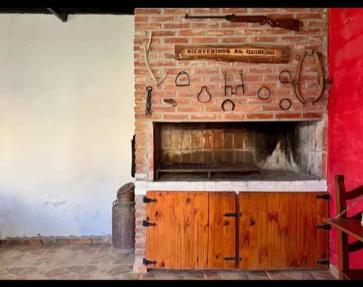 Imagen de la propiedad CASA EN VENTA CON PISCINA Y QUINCHO – COLONIA AVELLANEDA
