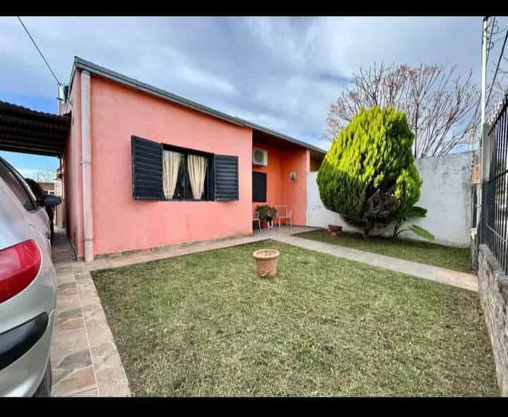 CASA EN VENTA CON PISCINA Y QUINCHO – COLONIA AVELLANEDA