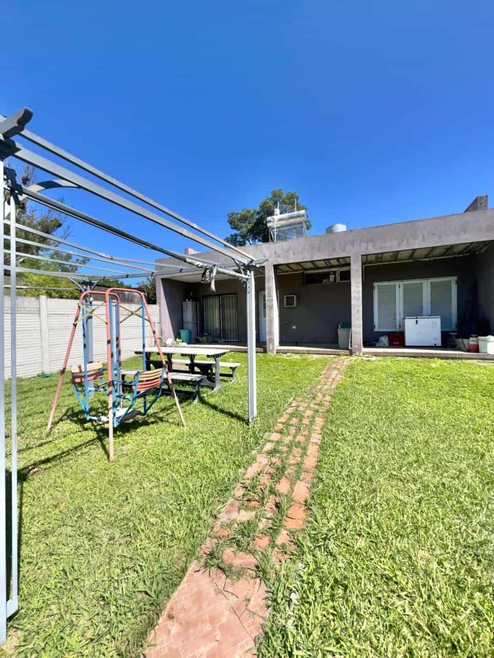 Imagen de la propiedad CASA ESTILO MINIMALISTA SOBRE RUTA 12 EN VENTA
