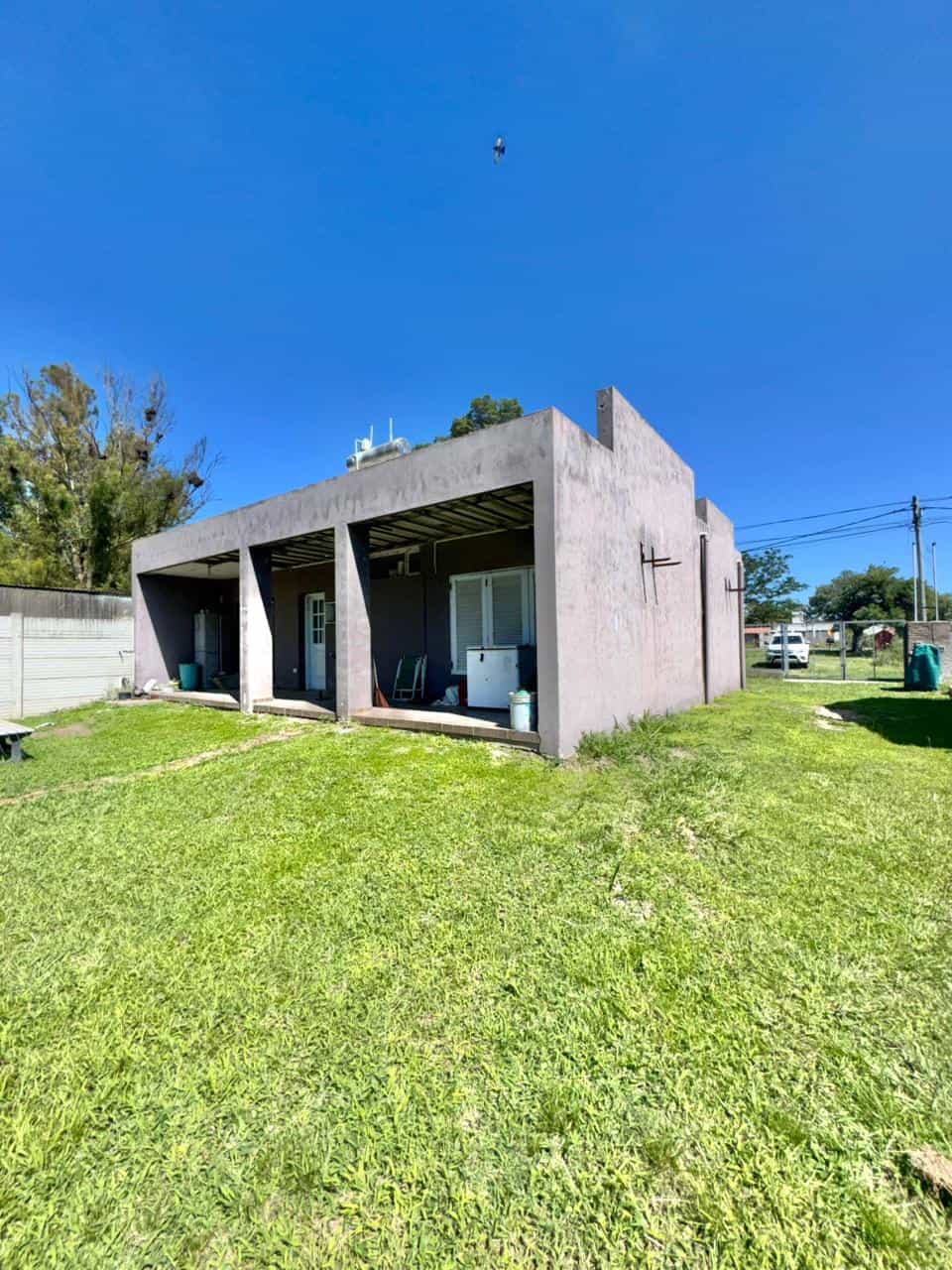 Imagen de la propiedad CASA ESTILO MINIMALISTA SOBRE RUTA 12 EN VENTA