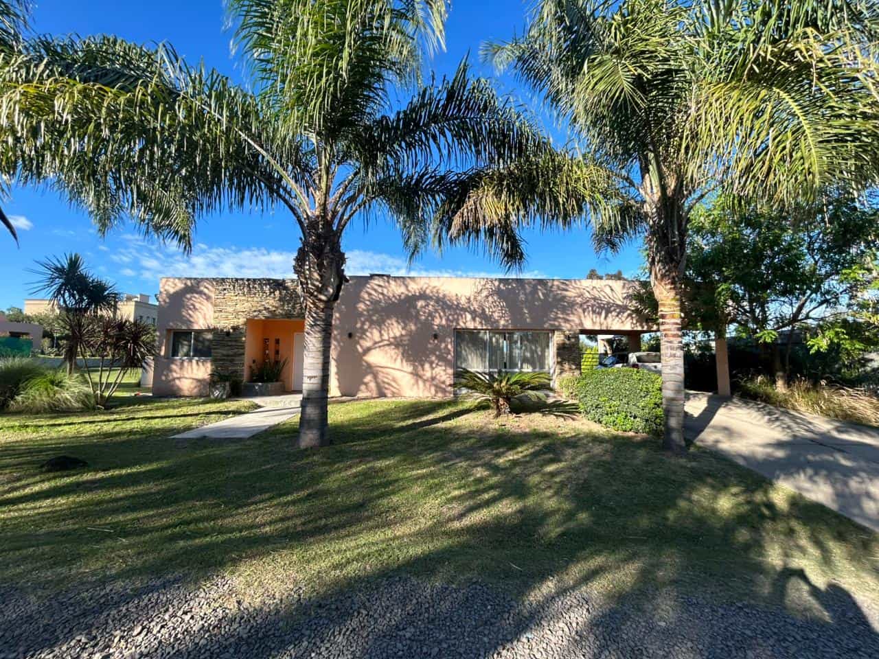CASA EN VENTA – BARRIO PRIVADO SANTA CÁNDIDA (APTA CREDITO)