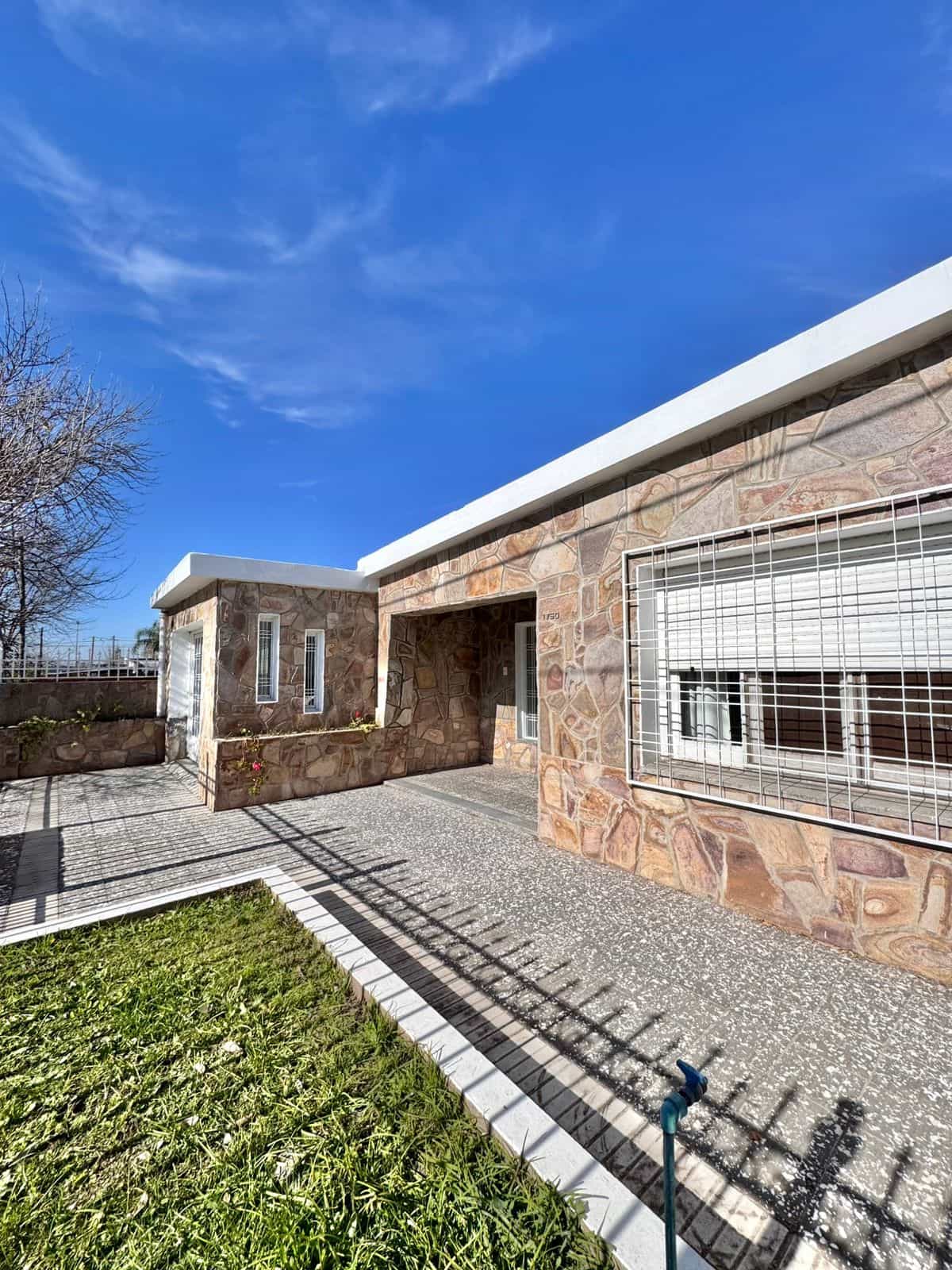 CASA EN VENTA - AV. ZANNI