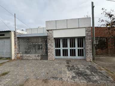 CASA A REFACCIONAR - 2 DORMITORIOS CON COCHERA