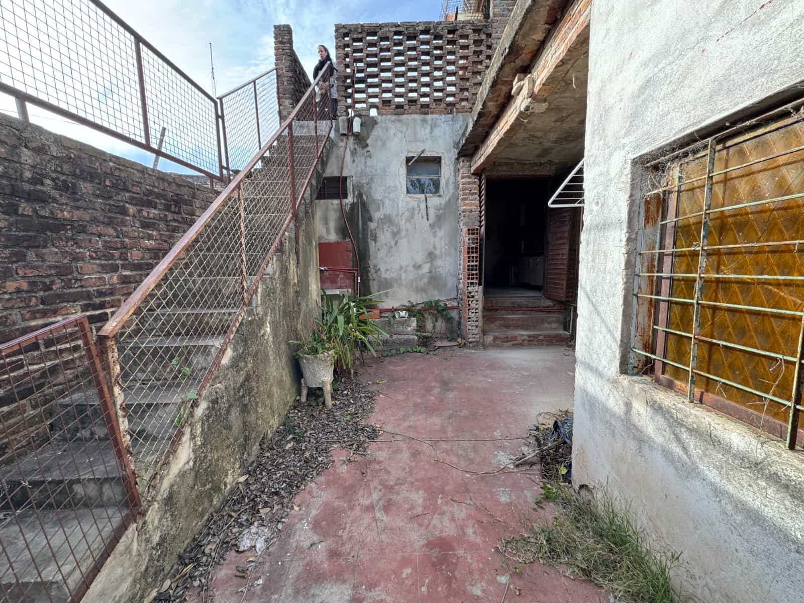 Imagen de la propiedad CASA A REFACCIONAR - 2 DORMITORIOS CON COCHERA