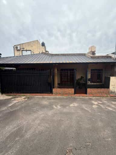 CASA 3 DORMITORIOS EN VENTA (APTA CREDITO)